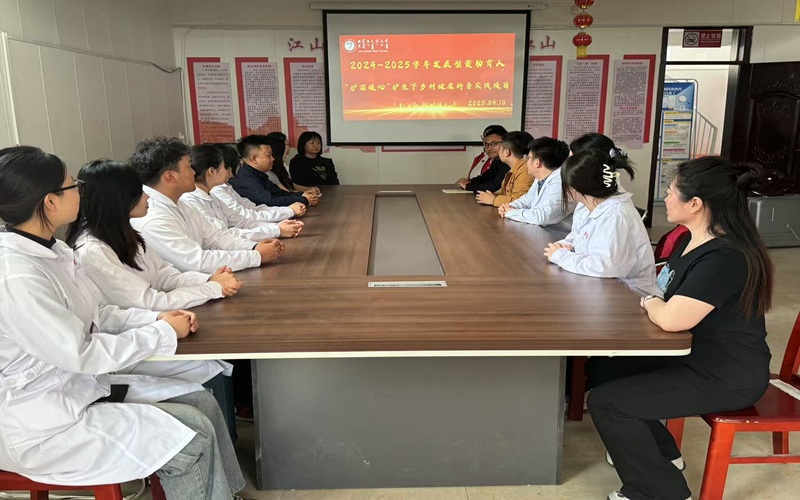 工作人员和项目成员合影.jpg 工作人员和项目成员合影.jpg
